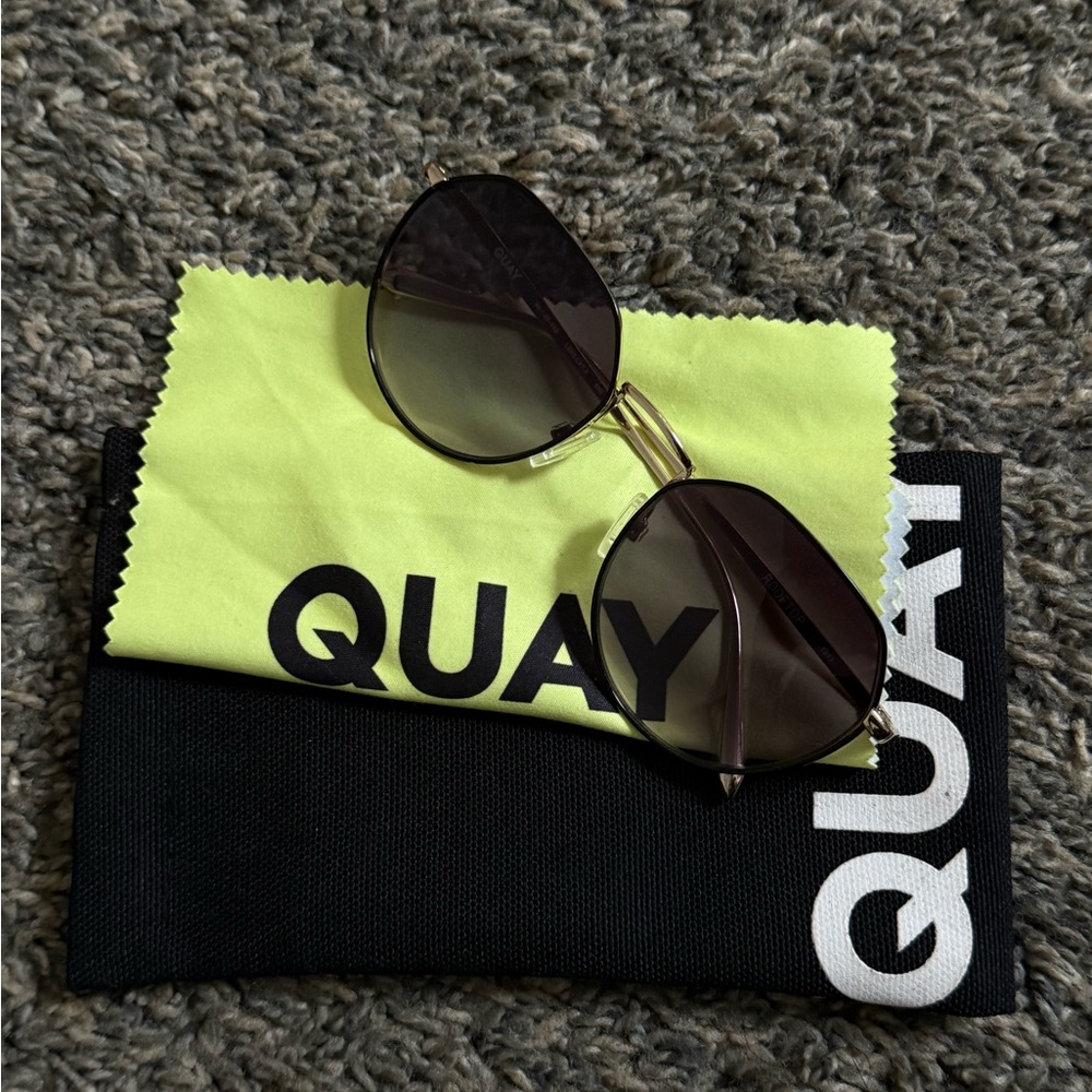 Quay Australia Black Sunglasses with Yellow Cloth